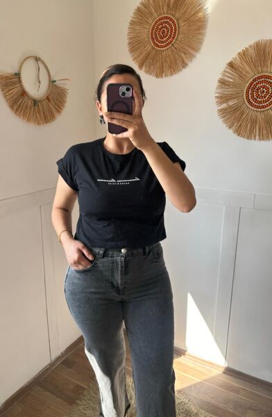 Siyah Crop