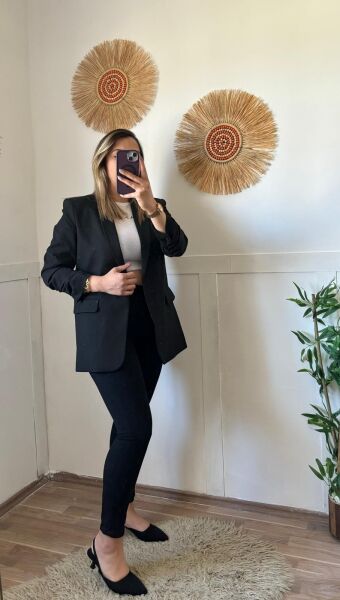 Siyah Kolu Büzgülü Çeket