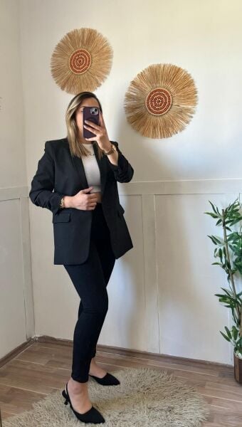 Siyah Kolu Büzgülü Ceket