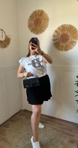 Marka Model T-Shirt
