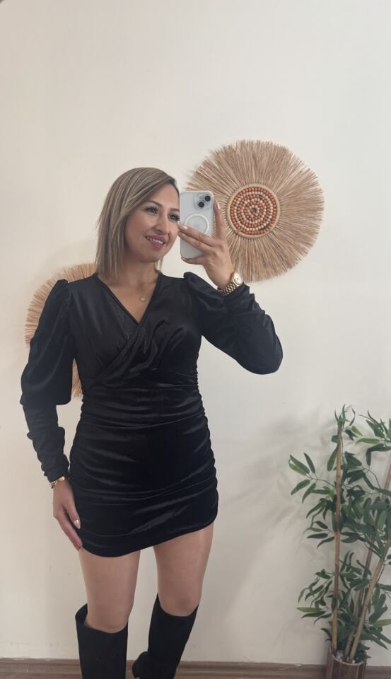 Yanlardan Büzgülü Kadife Elbise