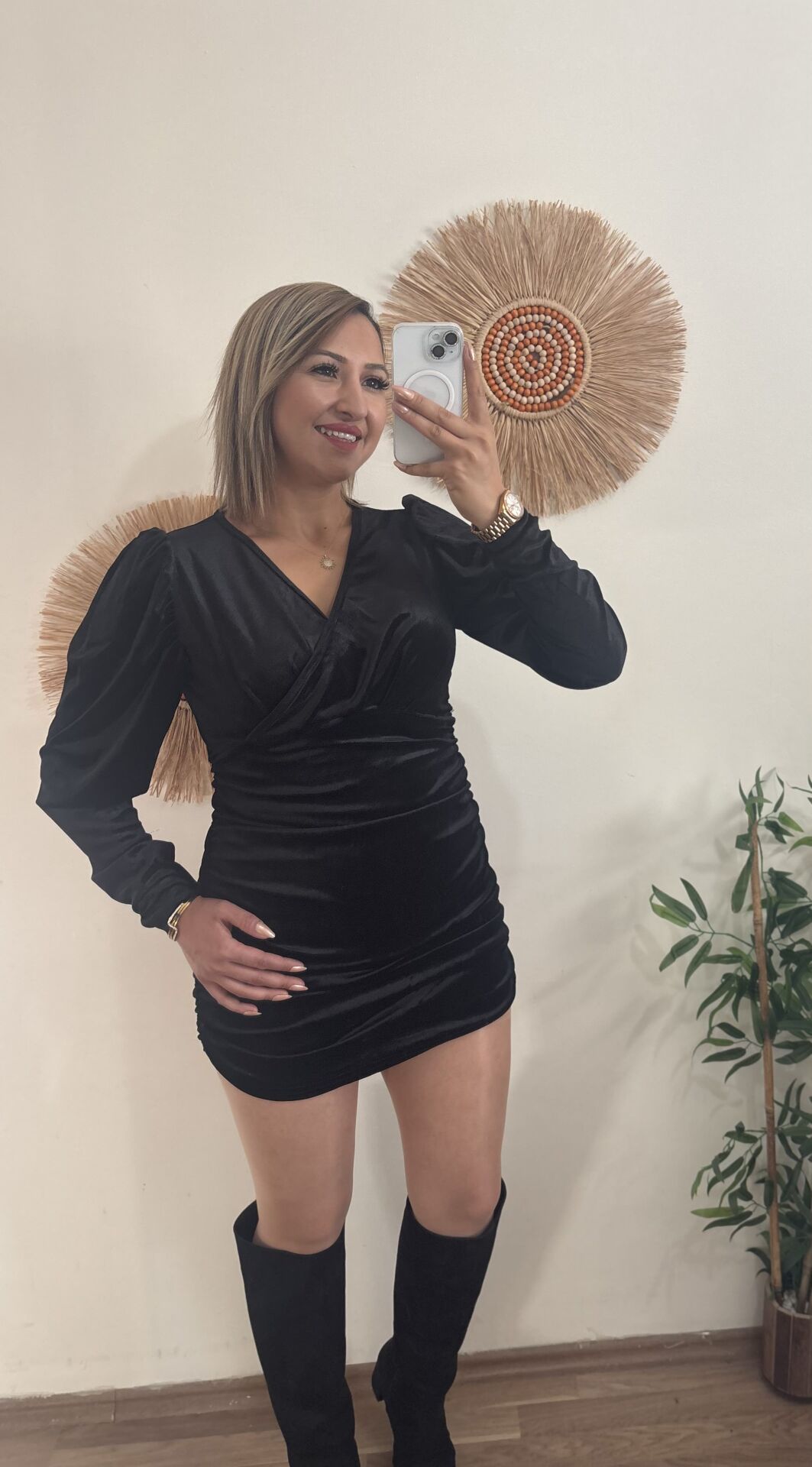 Yanlardan Büzgülü Kadife Elbise