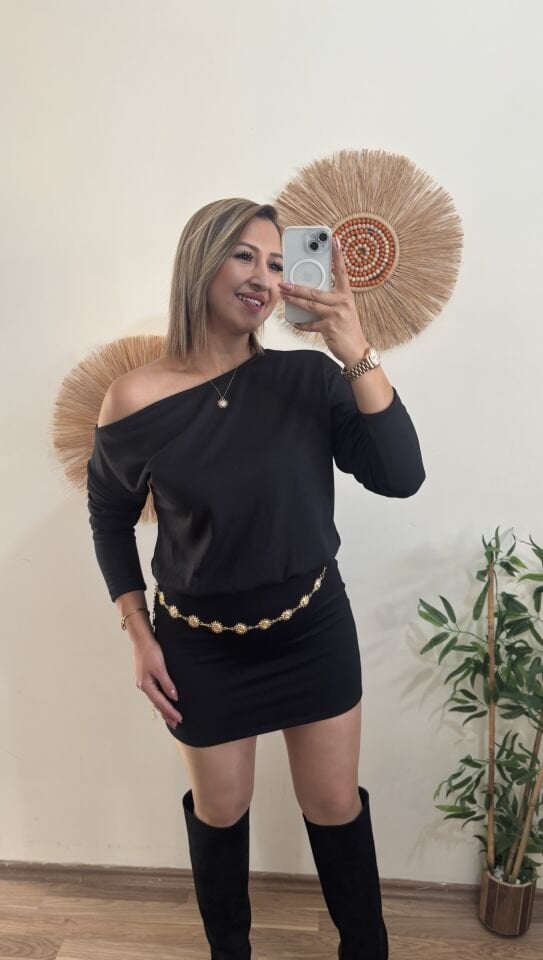 Kayik Yaka Siyah Elbise