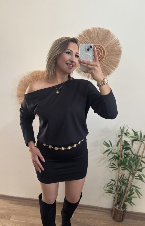 Kayik Yaka Siyah Elbise