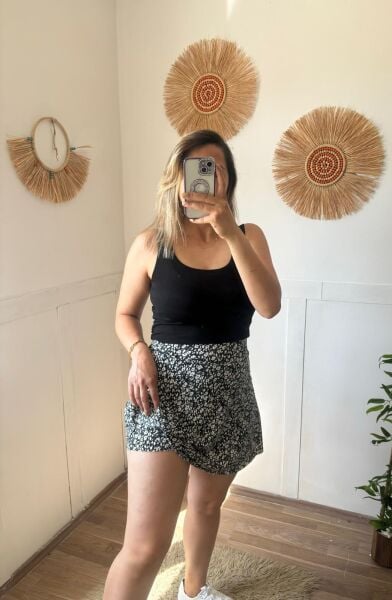 Desenli Şort Etek Siyah Beyaz Çiçek - XL