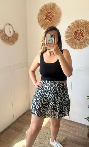 Desenli Şort Etek Siyah Çıtır Desen - S