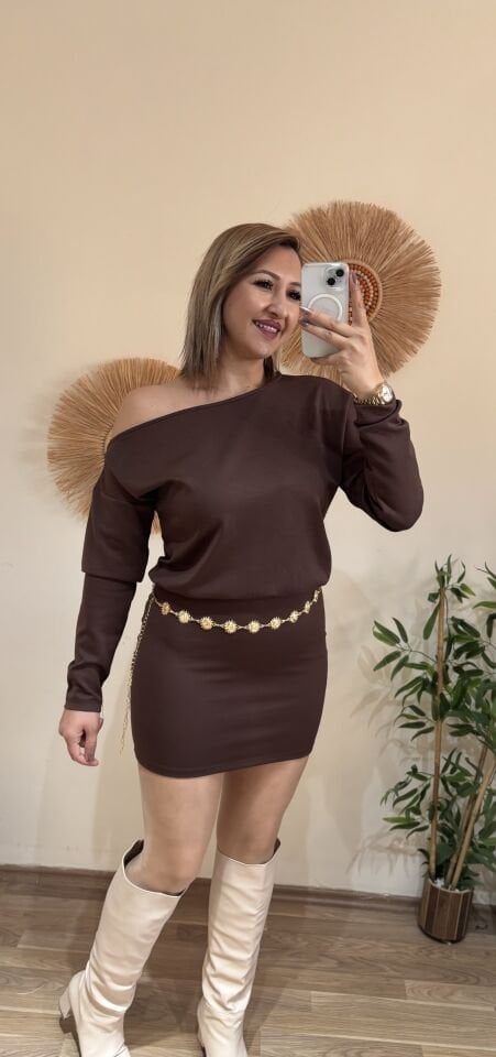 Kayik Yaka Elbise Kahverengi