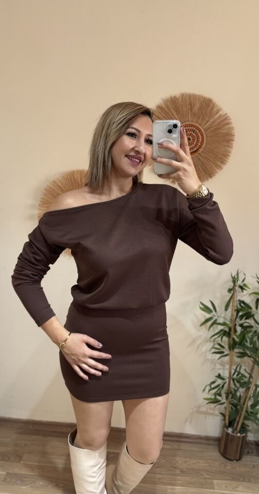 Kayik Yaka Elbise Kahverengi