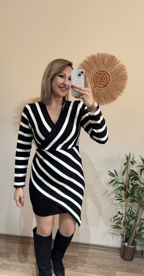 Siyah Beyaz Cizgili Elbise