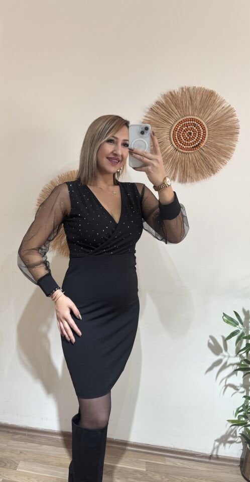 Taşlı kolu tül detaylı elbise