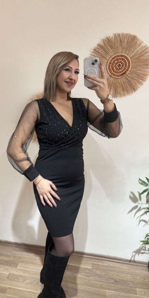 Taşlı kolu tül detaylı elbise