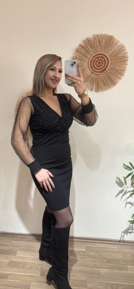 Taşlı kolu tül detaylı elbise